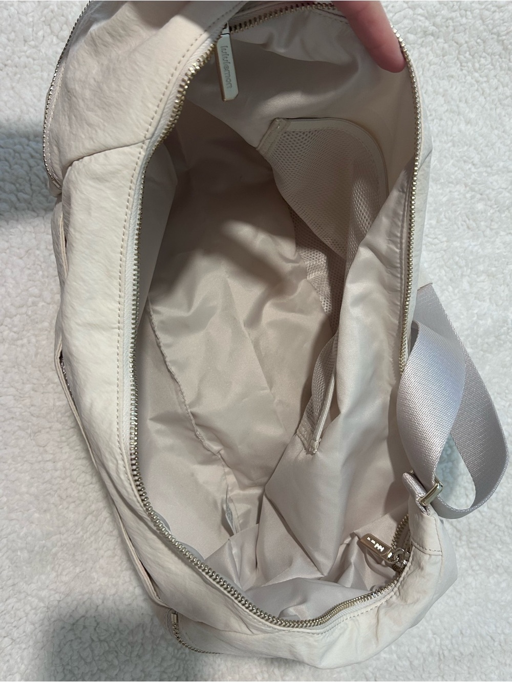 Lululemon Large Slouchy Sling Bag 13L Ivory with gold hardware - Picture 3 of 4